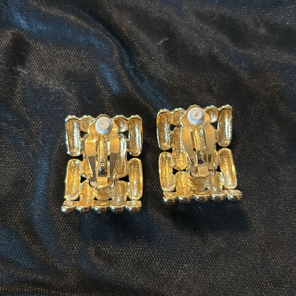 Givenchy Gold tone clip-on earrings - Picture 2 of 4